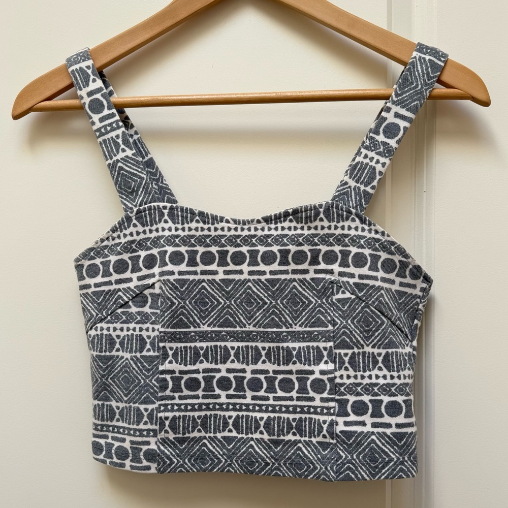Brandy Melville Joni Crop Top